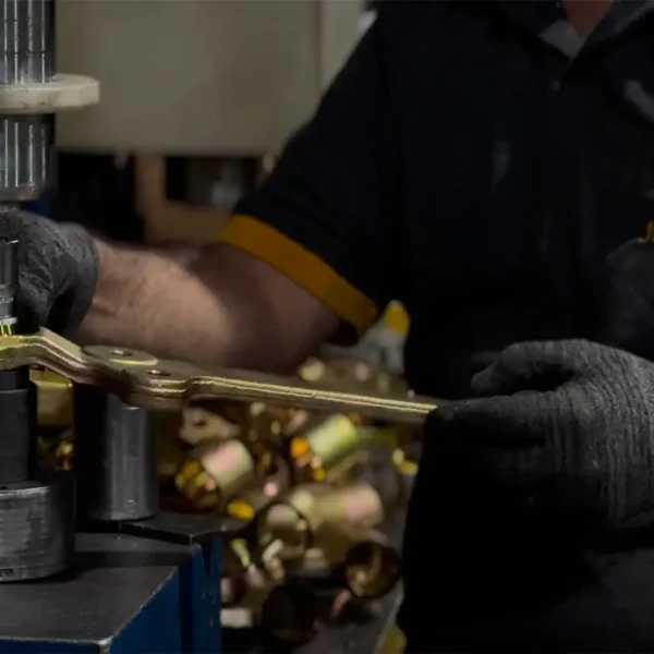 میل موج گیر: قهرمان گمنام پایداری خودرو؛ از پراید تا زانتیا با تجربه آراد موتور